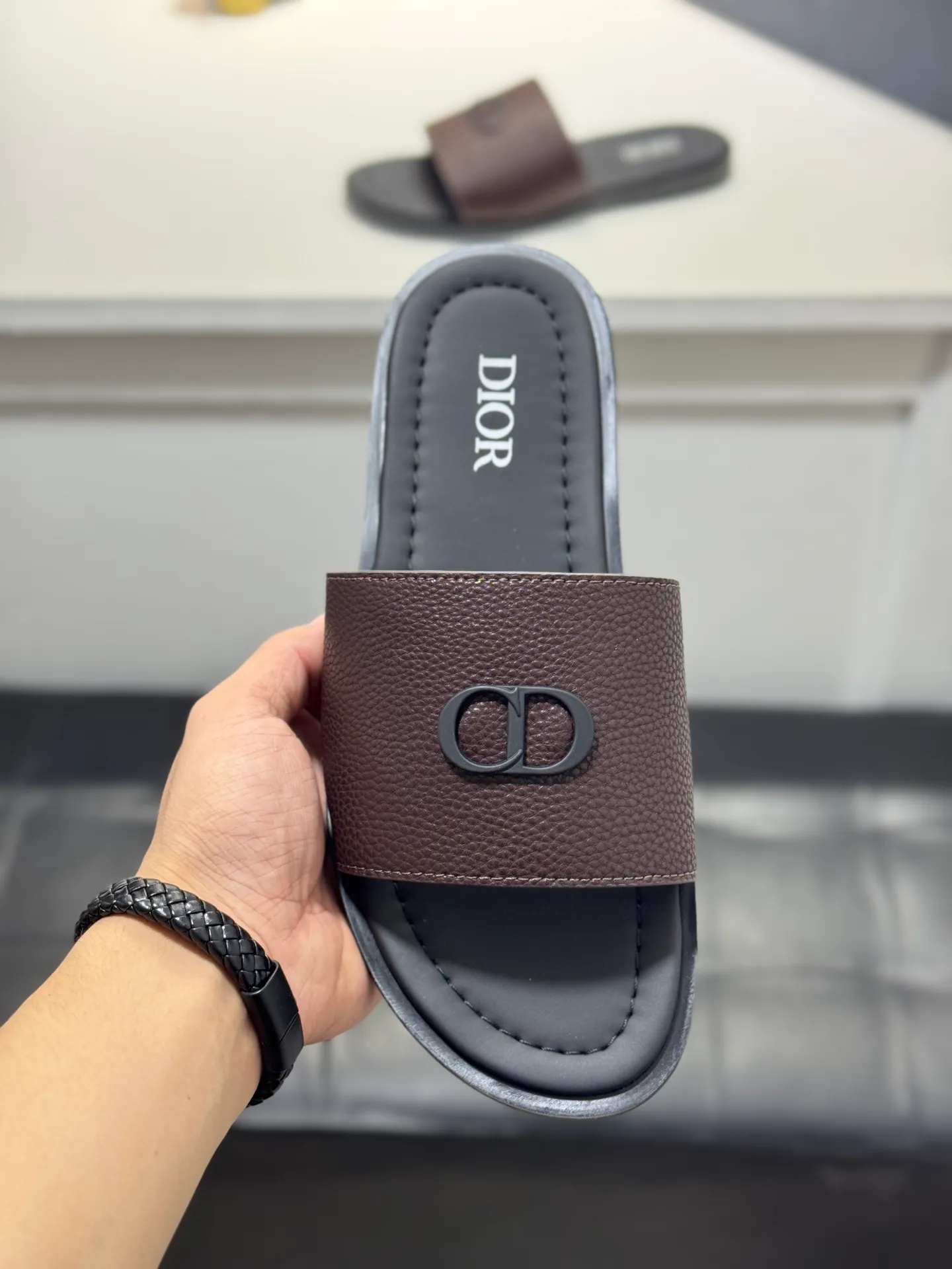 Men's men's shoes 💰320 [New style] 🦇🦇𝐂𝐡𝐫𝐢𝐬𝐭𝐢𝐚𝐧 𝐃𝐢𝐨𝐫 Dior slippers - the latest hot sandals, classic sandals, original replicas, super durable and versatile, cowhide leather with hardware accessories, very comfortable on the feet Look slim and white. Original molded outsole size: 38-44 (.45. Customized